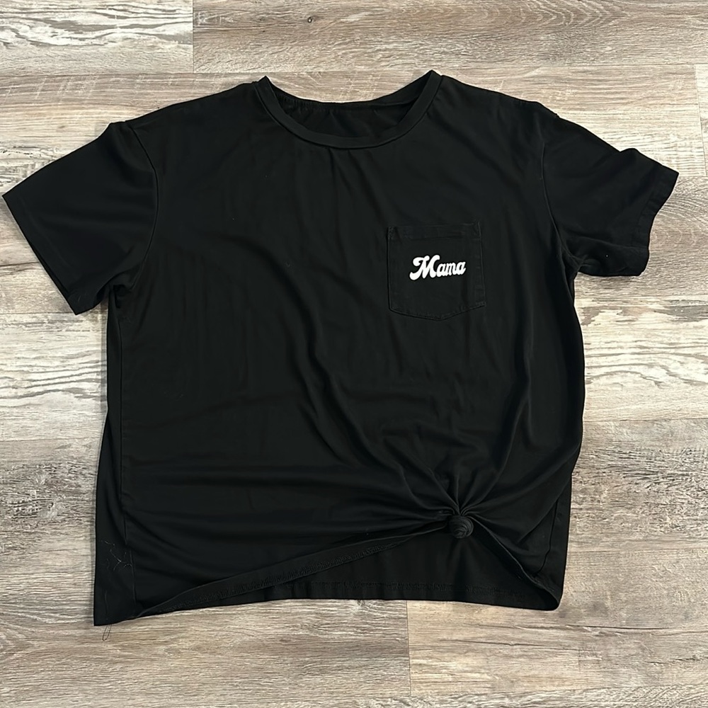 Women’s Mama pocket t-shirt size XL